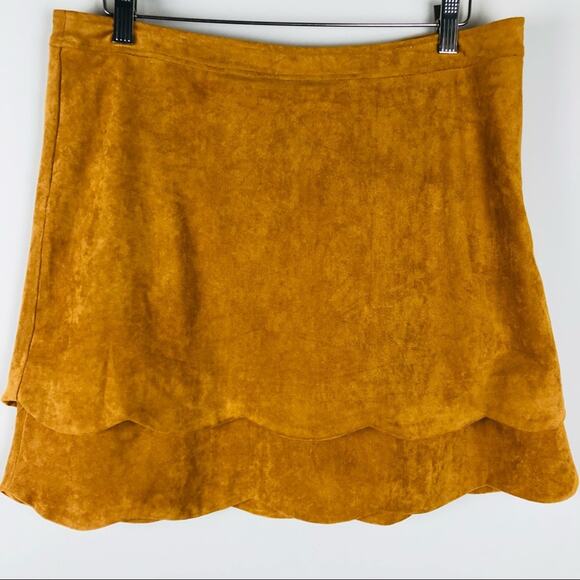 Aryeh tan cognac faux suede scalloped mini skirt large - Picture 2 of 6